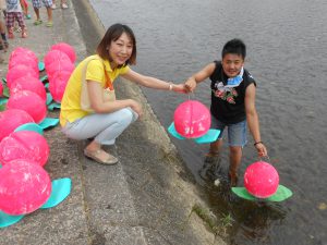 ウキウキ桃釣り大会で、桃を流してきました。