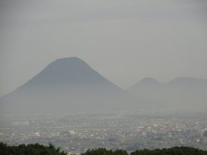 霞の中に見える讃岐富士