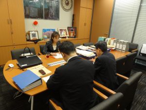 会議の合間に内閣官房よ拉致問題に関するヒアリング