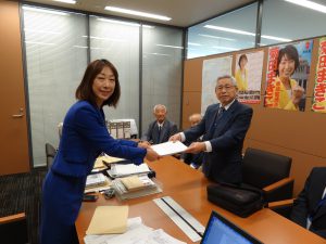 新潟県退職公務員連盟に皆さんが要望活動でお越しになりました。