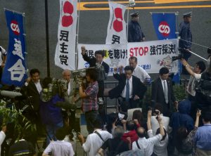 昨日に引き続き、連合との共催による抗議集会が開かれました。