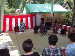 中野俣小学校の児童は、学校で茶道を習っているのだそうです。