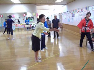 フライングディスクに挑戦。
