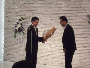 三条支部の書記長として、ご活躍された関川さんに、花束が贈呈されました。お世話になりました。