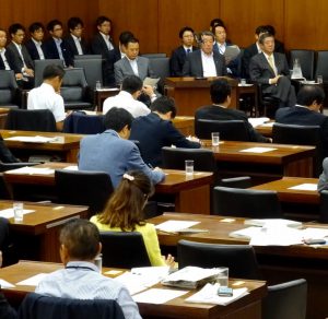 東日本大震災復興特別委員会に出席。
