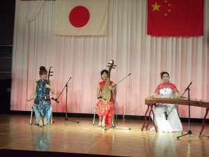 アトラクションの中国伝統楽器による演奏