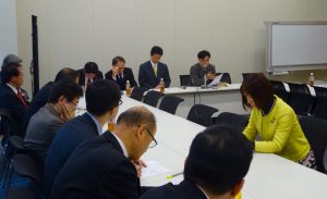 経済アナリスト藤原直哉さんの講演「安倍政権の経済政策の問題点」。