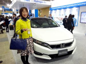 3月10日発売ホンダの燃料電池自動車クラリティ。