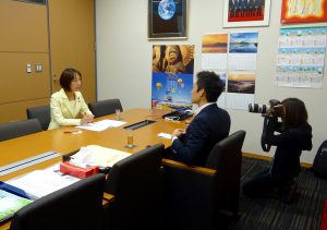 女性の視点で捉える日本の政治をテーマに、マスコミから取材を受けました。