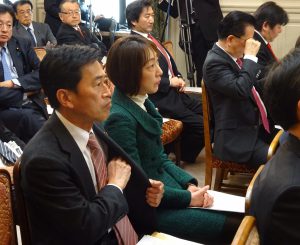 4／13（木）代議士会。厚労委員会での強行採決を受け、国会は不正常化。本日の本会議は延期となりました。