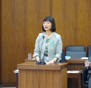 参考人。東京大学大学院教育学研究科　本田由紀氏。